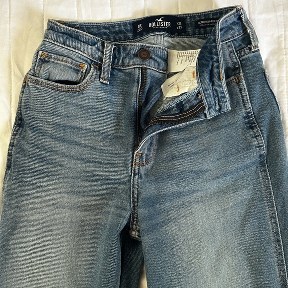 Hollister Ultra High-rise mom jeans - Picture 2 of 4